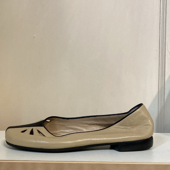 Bruno Magli Cut out Flats - Picture 5 of 9